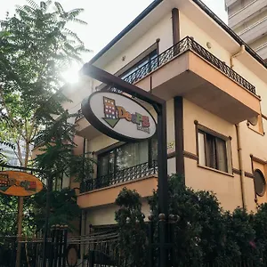  Hostel Deeps